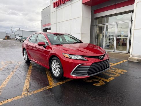 Used 2024 Toyota Camry LE image 3