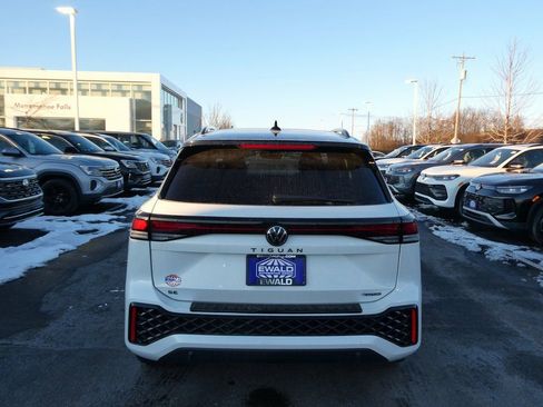 New 2026 Volkswagen Tiguan SE R-Line AWD/4WD image 15