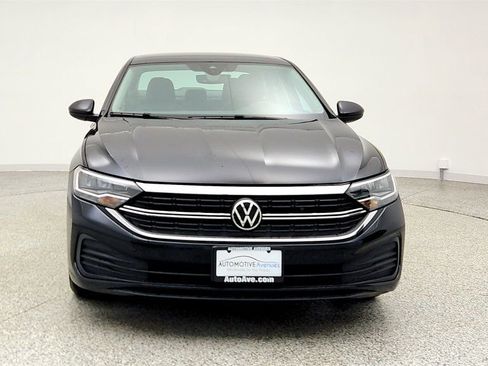 Used 2023 Volkswagen Jetta SE w/ Panoramic Sunroof Package image 2
