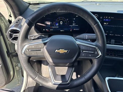 Used 2025 Chevrolet Equinox LT w/ Safety and Technology Package AWD/4WD image 11