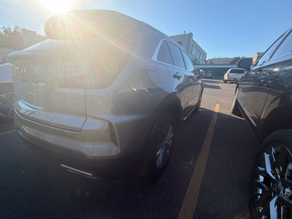 Used 2025 Cadillac XT4 Premium Luxury w/ Cold Weather Package FWD image 6