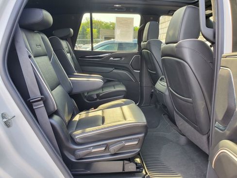 Certified 2024 Cadillac Escalade Sport w/ LPO, ONYX Package AWD/4WD image 40