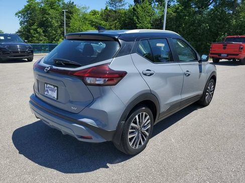 Used 2023 Nissan Kicks SV FWD image 4