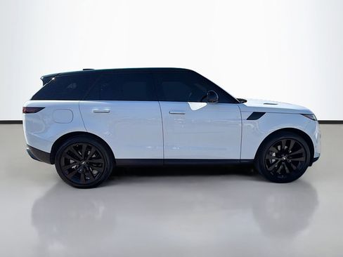 Used 2024 Land Rover Range Rover Sport SE image 3