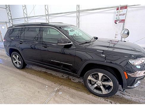 Used 2023 Jeep Grand Cherokee L Limited image 3