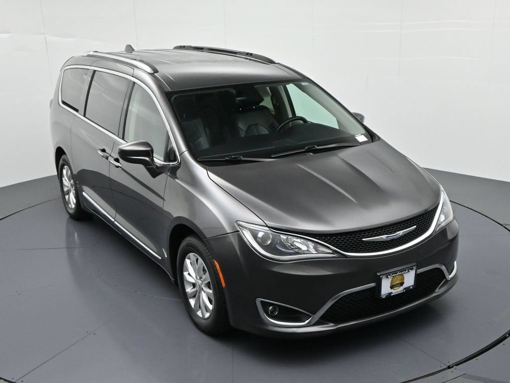Used 2018 Chrysler Pacifica Touring-L FWD image 14