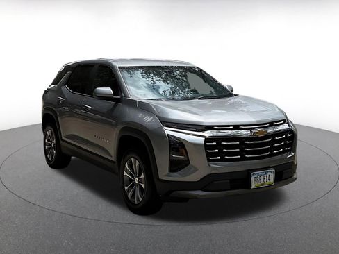 Used 2025 Chevrolet Equinox LT FWD image 1