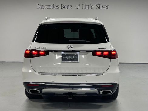 Used 2024 Mercedes-Benz GLS 450 4MATIC image 4