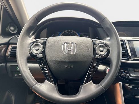 Used 2017 Honda Accord Touring image 25