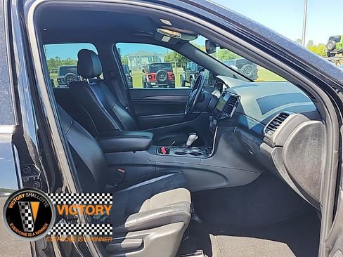 Certified 2022 Jeep Grand Cherokee Laredo X image 32