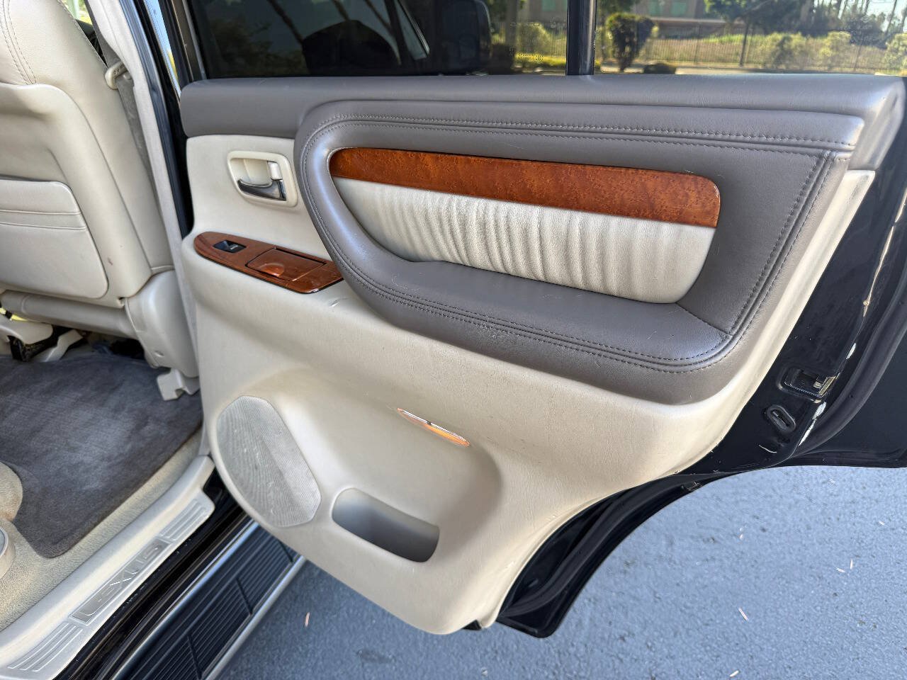 Used 2006 Lexus LX 470 4WD w/ Preferred Accessory Pkg image 15