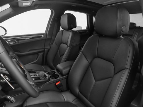 Used 2025 Porsche Macan image 5