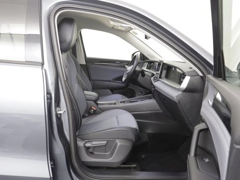 Used 2026 Volkswagen Tiguan SE AWD/4WD image 18