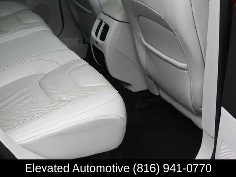 Used 2019 Jeep Cherokee Limited w/ Technology Group image 9