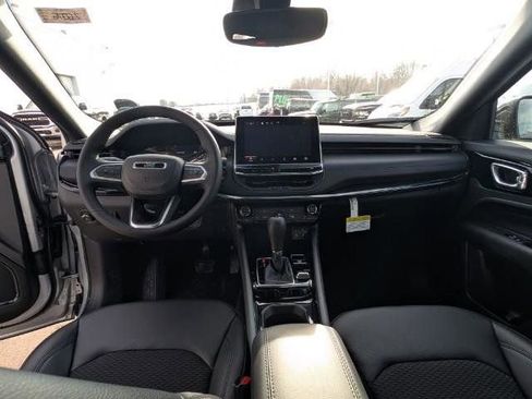 New 2026 Jeep Compass Latitude image 11