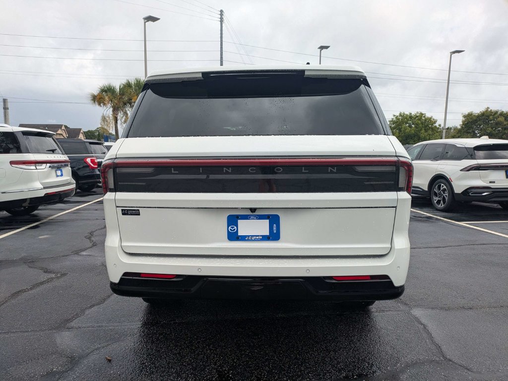 New 2027 Lincoln Navigator L Reserve AWD/4WD image 6