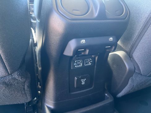 Certified 2025 Jeep Wrangler Unlimited Sahara w/ Safety Group AWD/4WD image 18