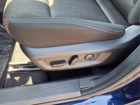 Used 2025 Nissan Rogue SV FWD image 21
