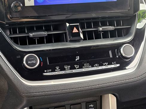 Used 2023 Toyota Corolla Cross SE image 23