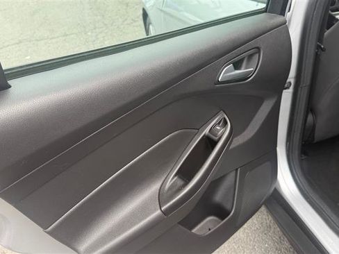 Used 2012 Ford Focus SE FWD image 21