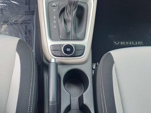 Certified 2025 Hyundai Venue SEL FWD image 31