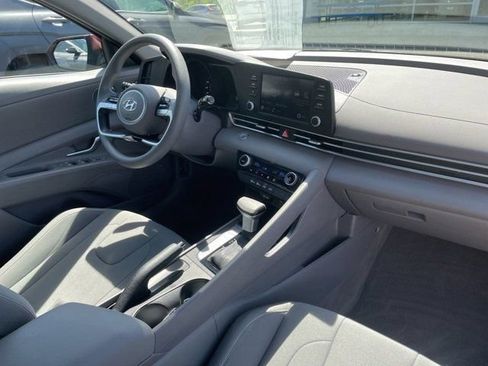Used 2023 Hyundai Elantra SEL FWD image 8
