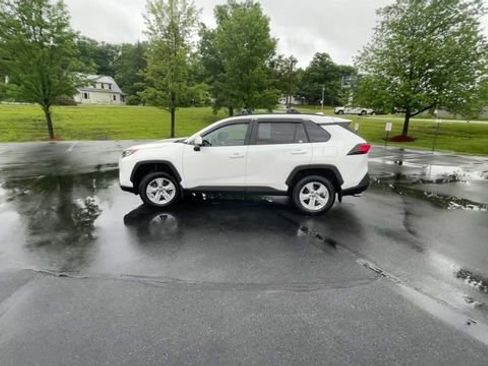 Used 2019 Toyota RAV4 XLE image 5