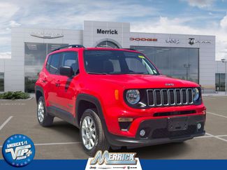 Used 2023 Jeep Renegade Latitude w/ Sun/Sound Group AWD/4WD video 1