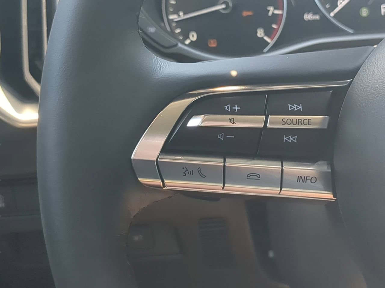 Certified 2025 MAZDA CX-50 AWD 2.5 Turbo w/ Premium Pkg image 9