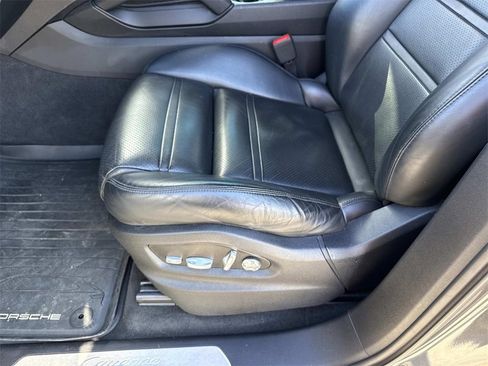 Used 2019 Porsche Cayenne Base image 10