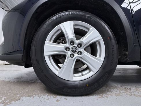 Used 2023 Toyota Highlander LE FWD image 14