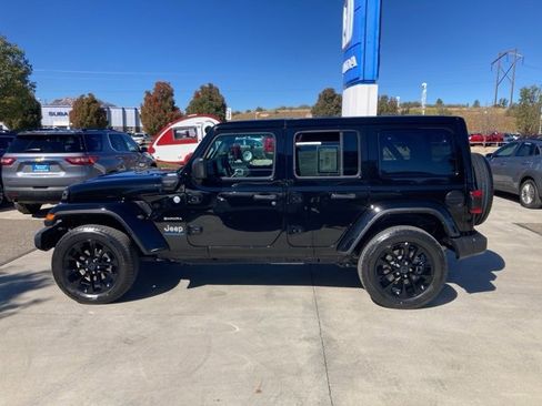 Used 2024 Jeep Wrangler Unlimited Sahara image 2
