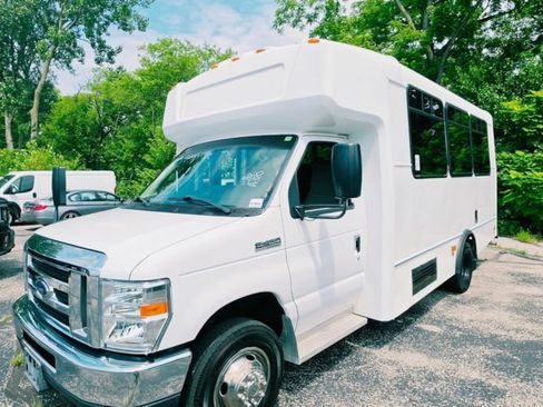Used 2016 Ford E-450 and Econoline 450 Super Duty w/ Shuttle Bus Prep Package RWD image 1
