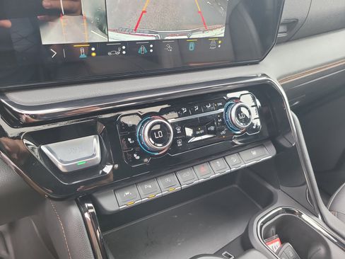 Used 2023 GMC Sierra 1500 AT4 w/ AT4 Premium Package image 25