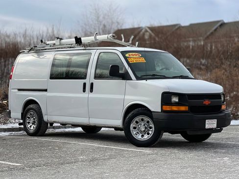 Used 2009 Chevrolet Express 1500 RWD 1500 135 image 1