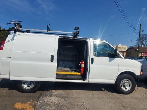 Used 2020 Chevrolet Express 2500 w/ Driver Convenience Package image 9