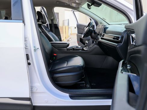 Used 2025 Kia Sportage EX FWD image 41