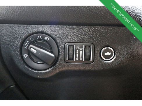 Used 2020 Dodge Challenger SXT RWD image 21