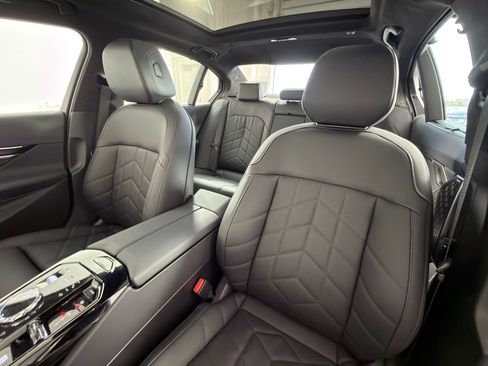 New 2026 BMW 550e xDrive image 21