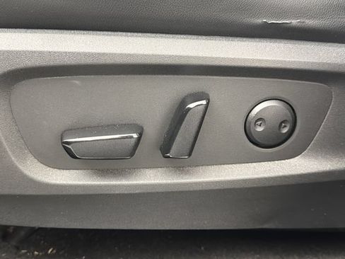 Used 2023 Nissan Pathfinder SL w/ Lighting Package (N92) FWD image 18