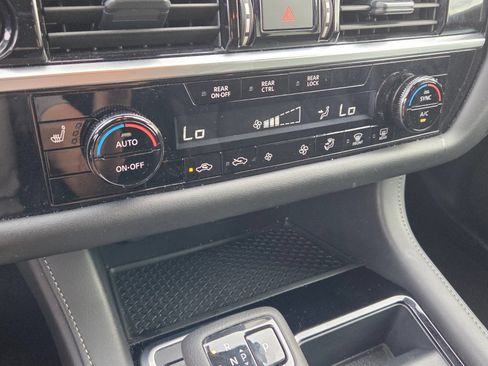 Used 2025 Nissan Pathfinder SV FWD image 21