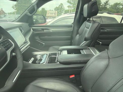 Certified 2024 Jeep Wagoneer Series II AWD/4WD image 7