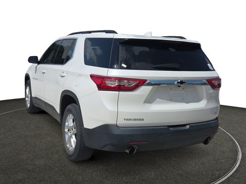 Used 2020 Chevrolet Traverse LT FWD image 3