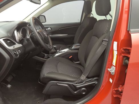 Used 2019 Dodge Journey SE w/ Blacktop Package image 17