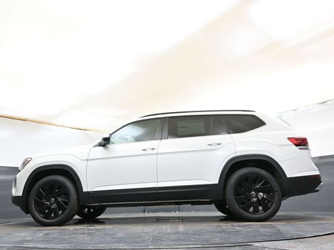 Used 2025 Volkswagen Atlas SE w/ Panoramic Sunroof Package image 31