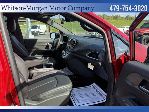 New 2026 Chrysler Pacifica Select image 7