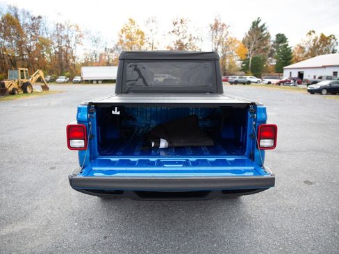 Used 2022 Jeep Gladiator Sport image 6