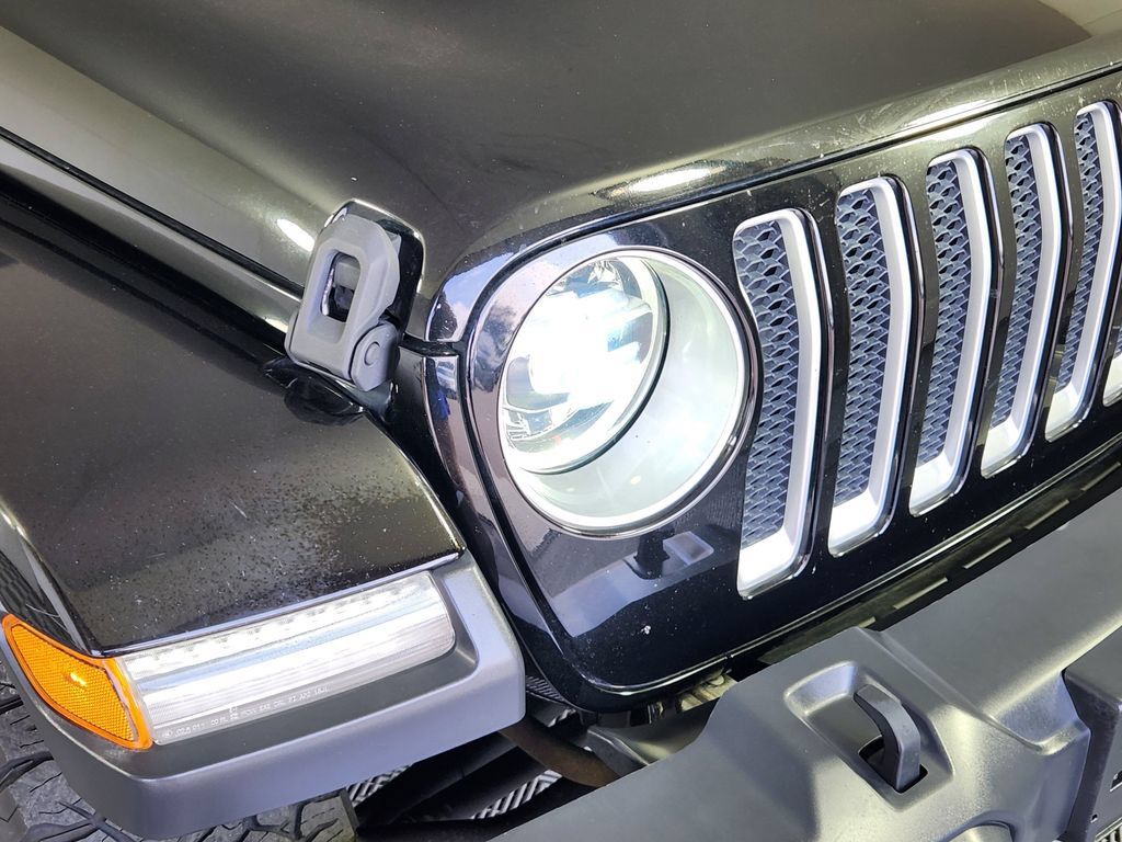 Used 2019 Jeep Wrangler Unlimited Sahara w/ Dual Top Group AWD/4WD image 10