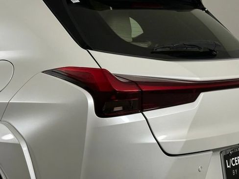 Used 2022 Lexus UX 200 w/ Premium Package FWD image 17