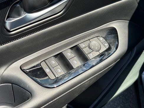 Used 2025 Nissan Murano SV AWD/4WD image 19